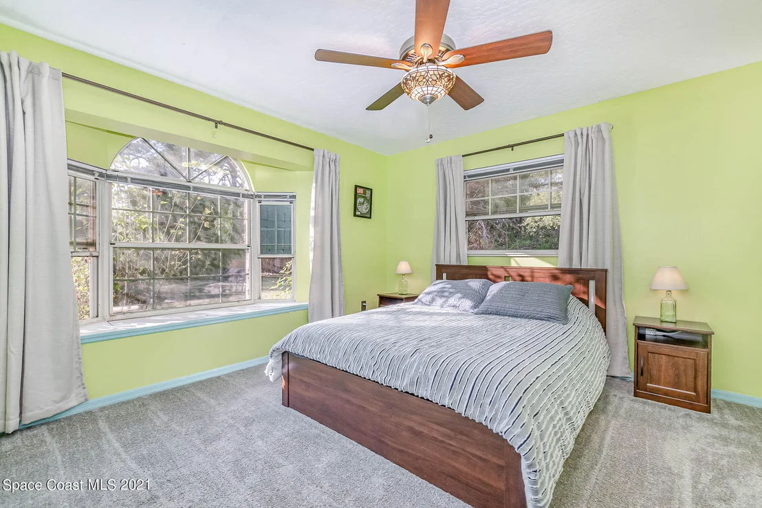 Photo of 2555 Macdonald Lane