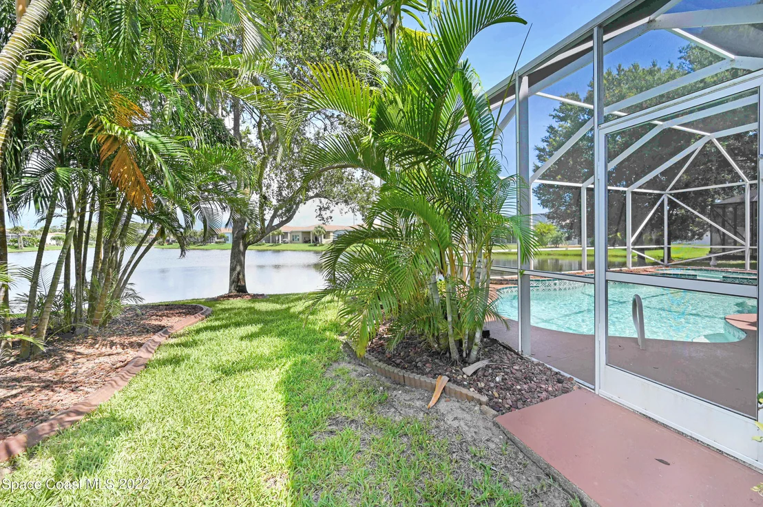 Photo of 592 Oceanside Boulevard