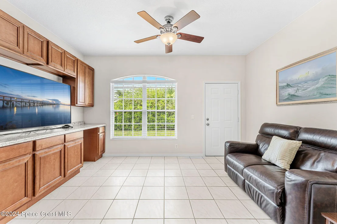 Photo of 987 S Fork Circle