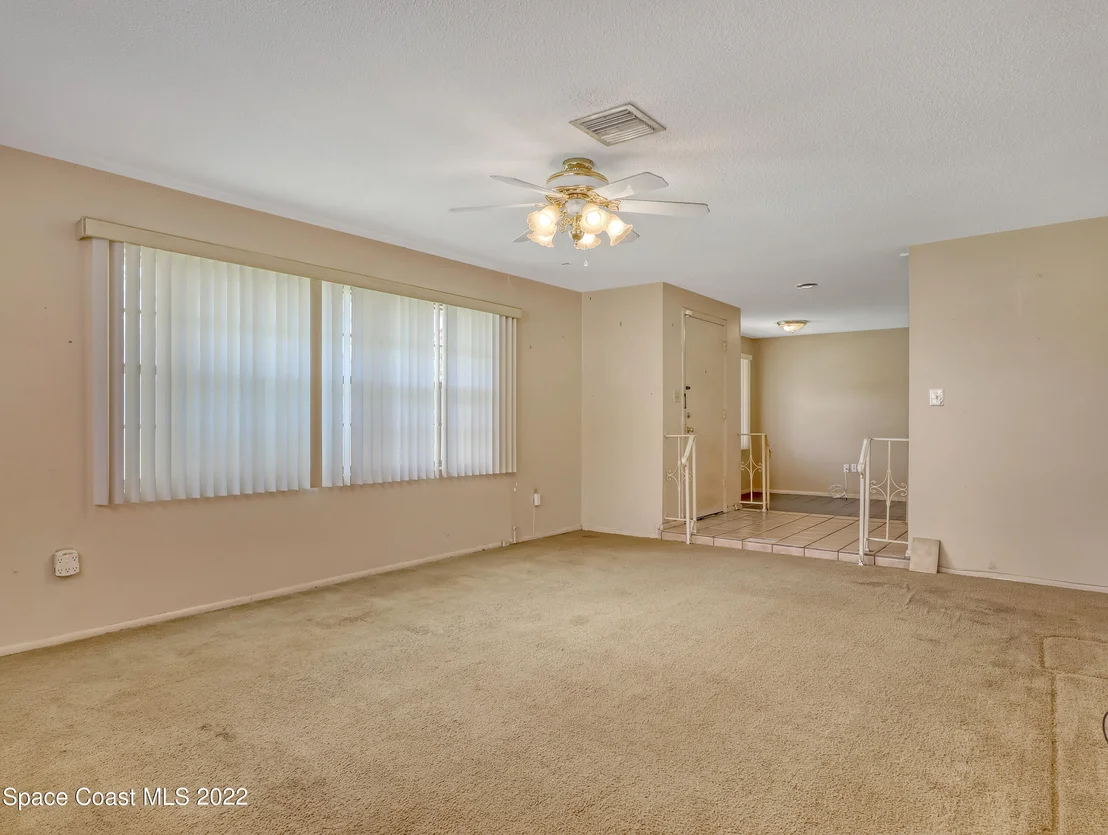 Photo of 916 Kings Post Road