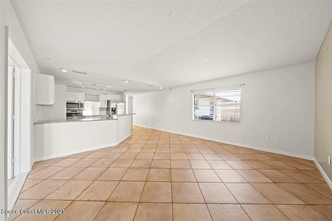 Photo of 550 Ford Circle W