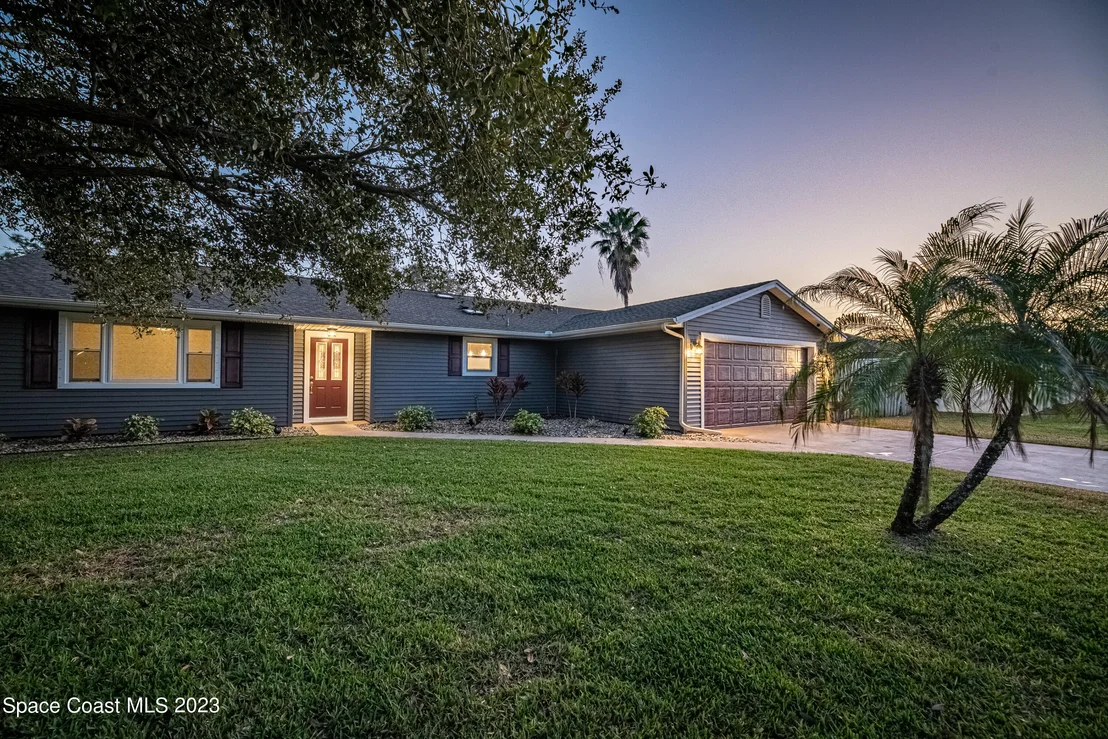 Photo of 2624 School Drive NE