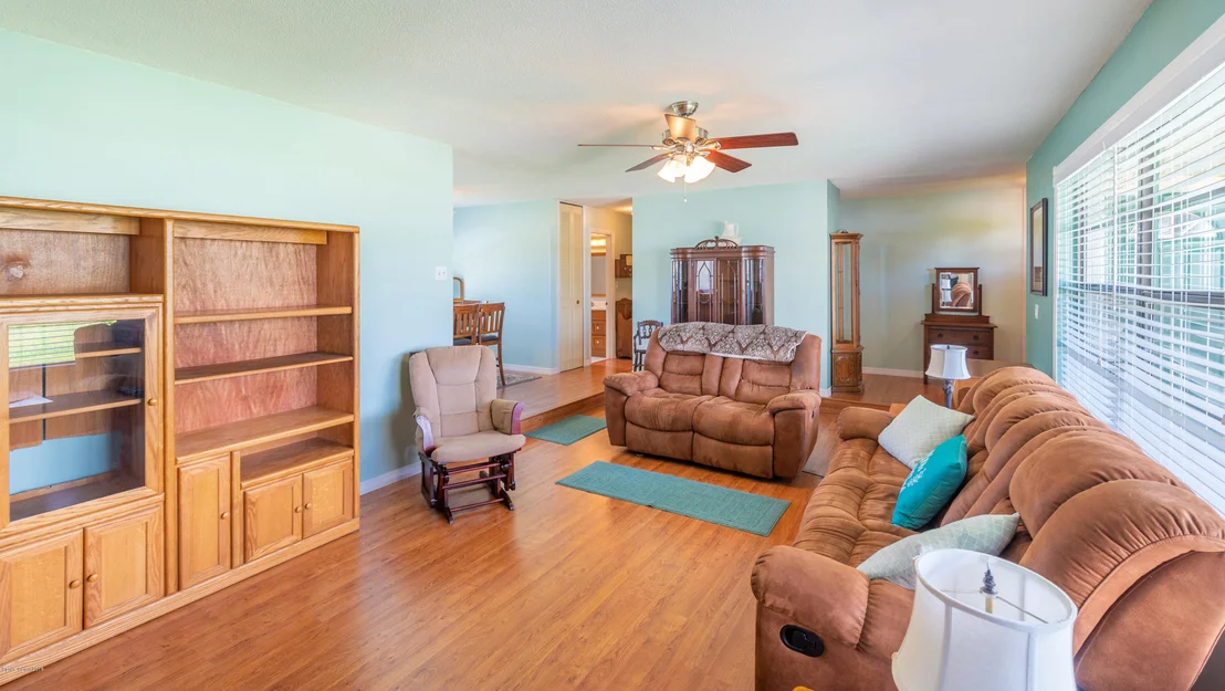 Photo of 647 Ford Circle E