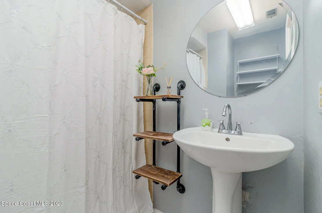 Photo of 649 Croton Road