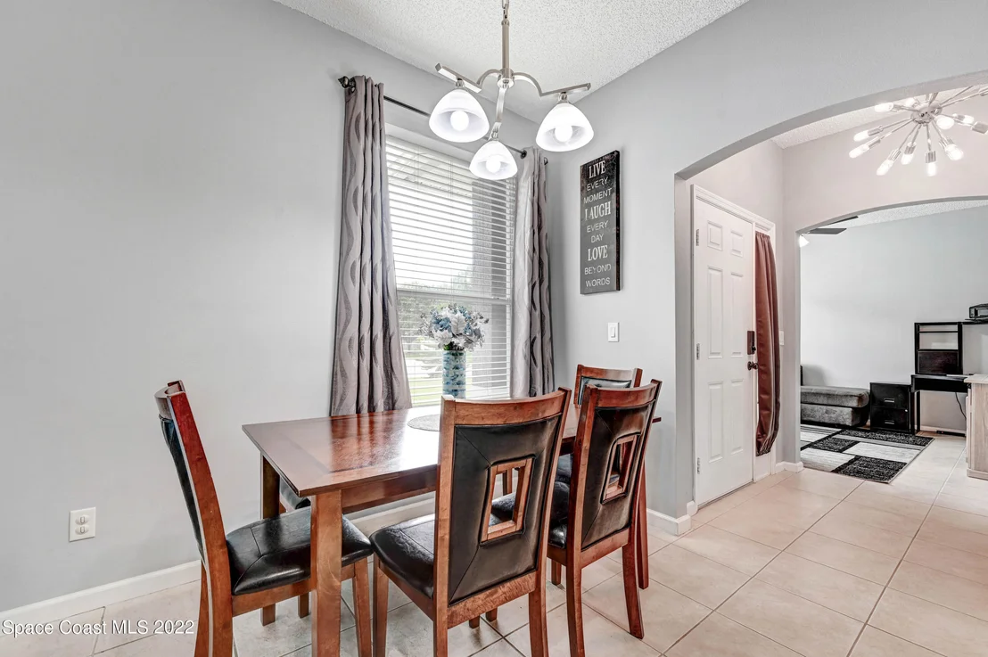 Photo of 880 Lyons Circle NW
