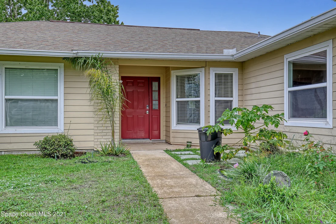 Photo of 794 White Pine Avenue