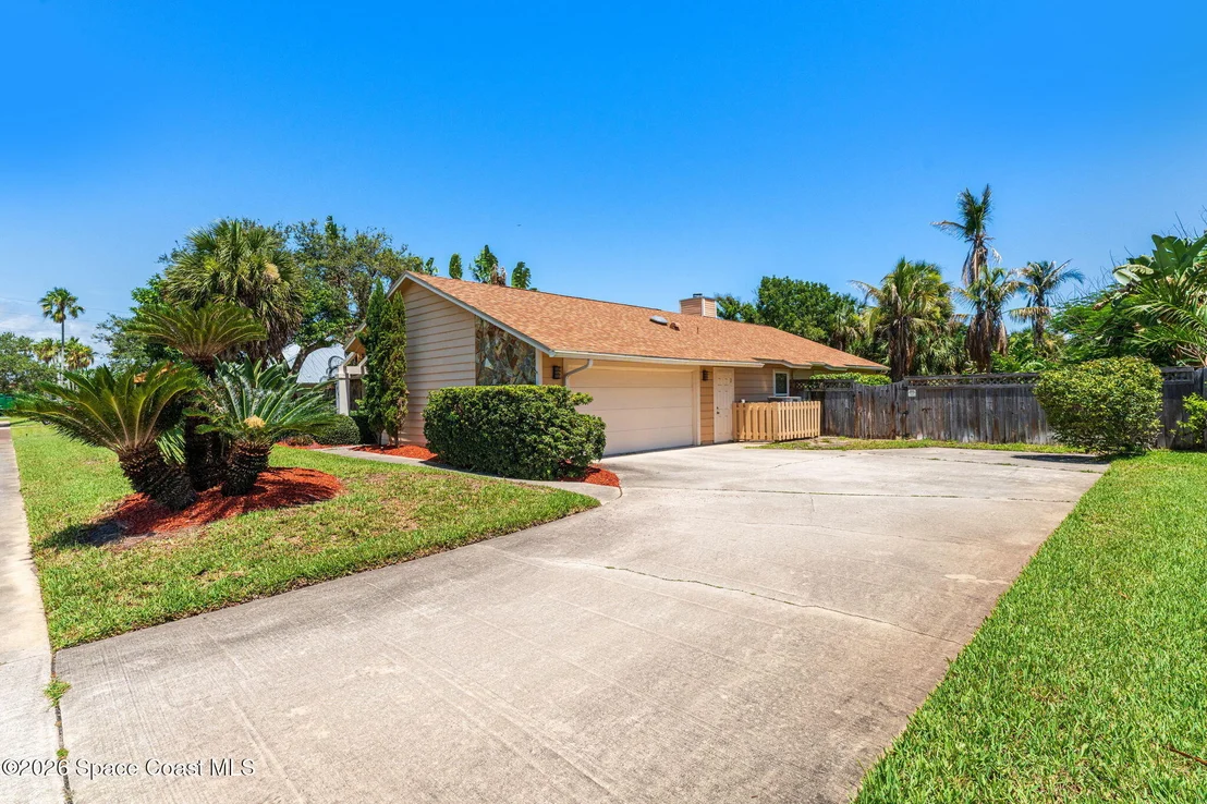 Photo of 496 N River Oaks Drive
