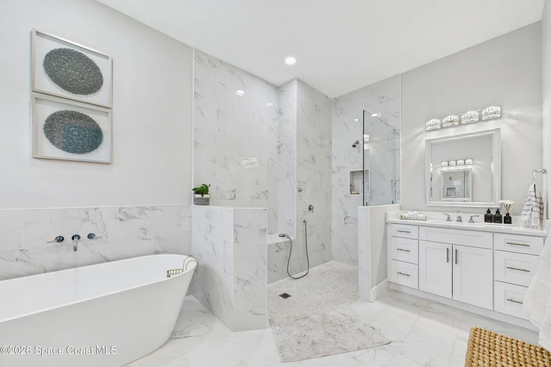 Photo of 2345 N Riverside Drive