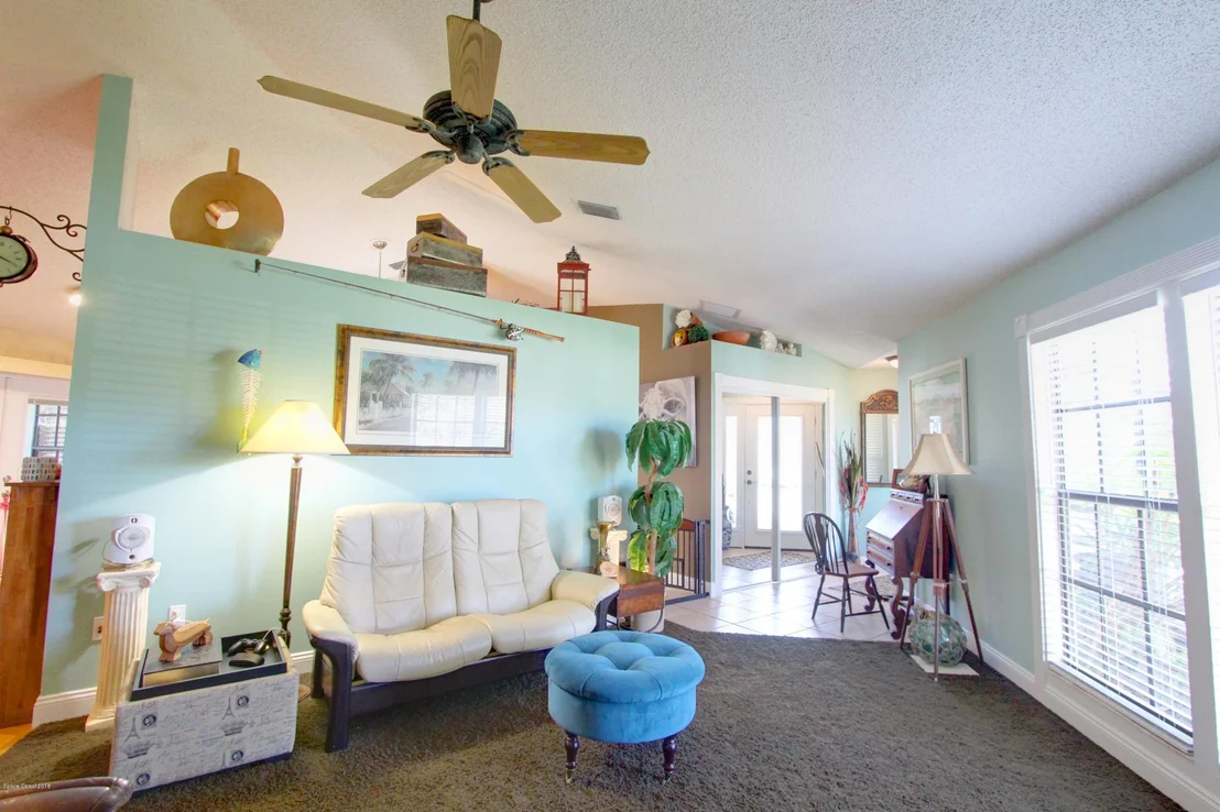 Photo of 1237 Lakeview Drive