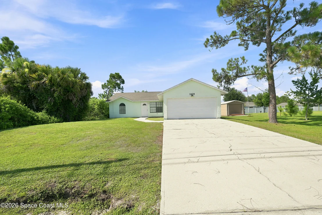 Photo of 2425 Cogan Drive SE