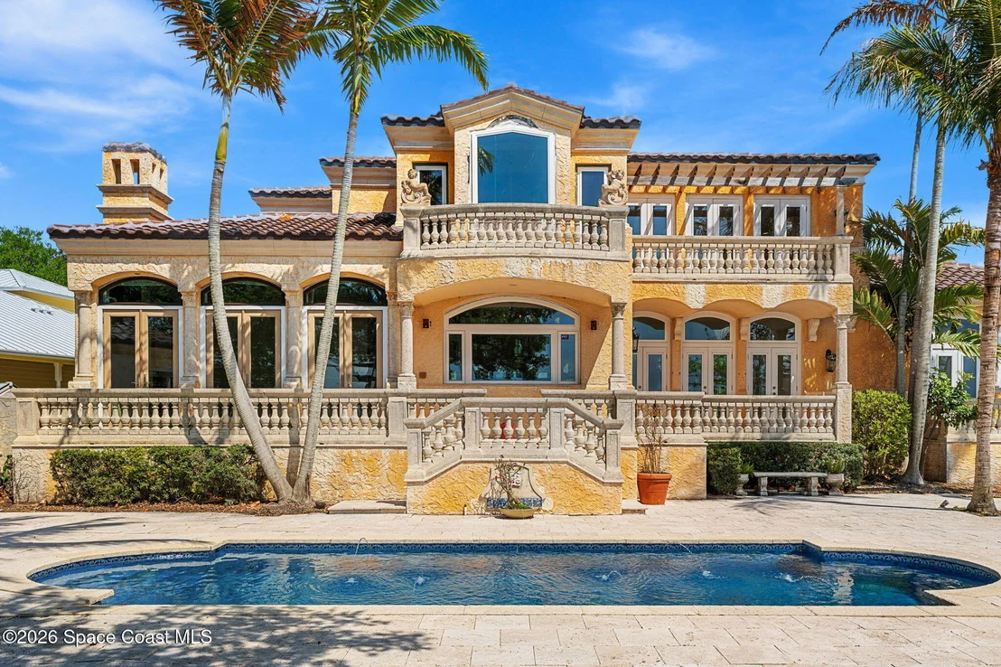 Photo of 1000 N Riverside Drive