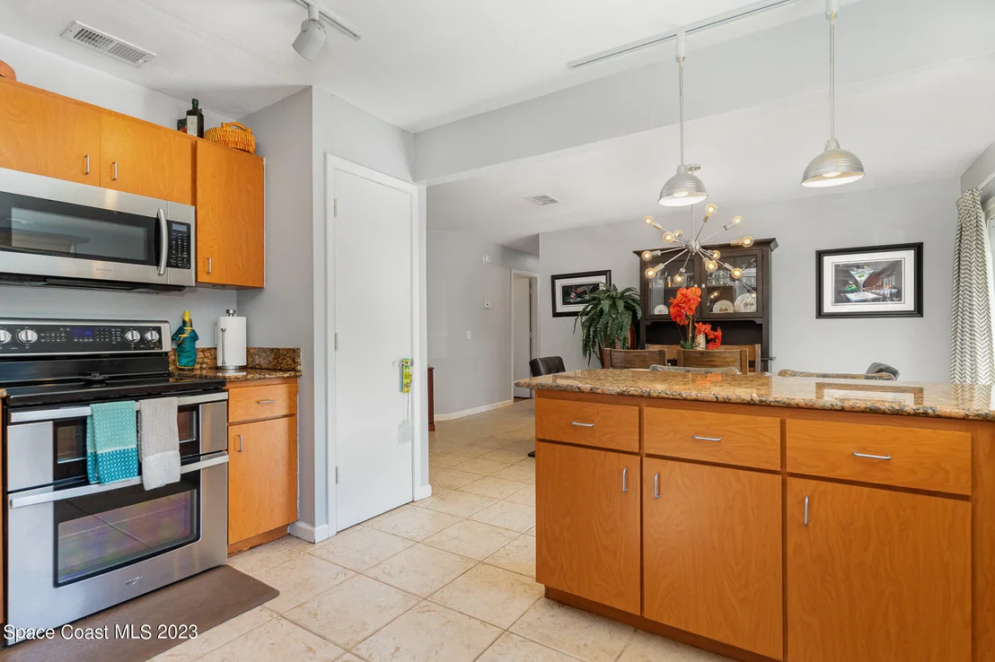 Photo of 1431 Mariposa Drive NE