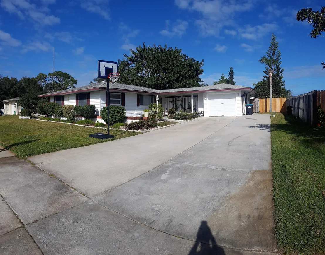 Photo of 787 Apollo Circle NE