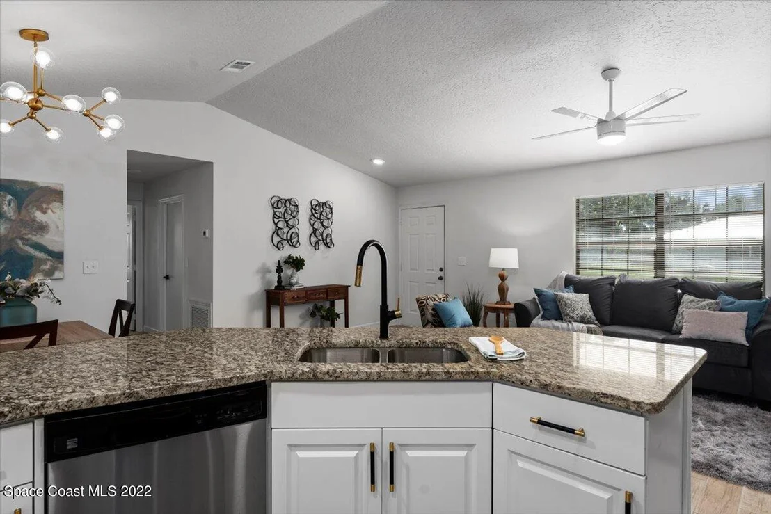 Photo of 6085 Balboa Street