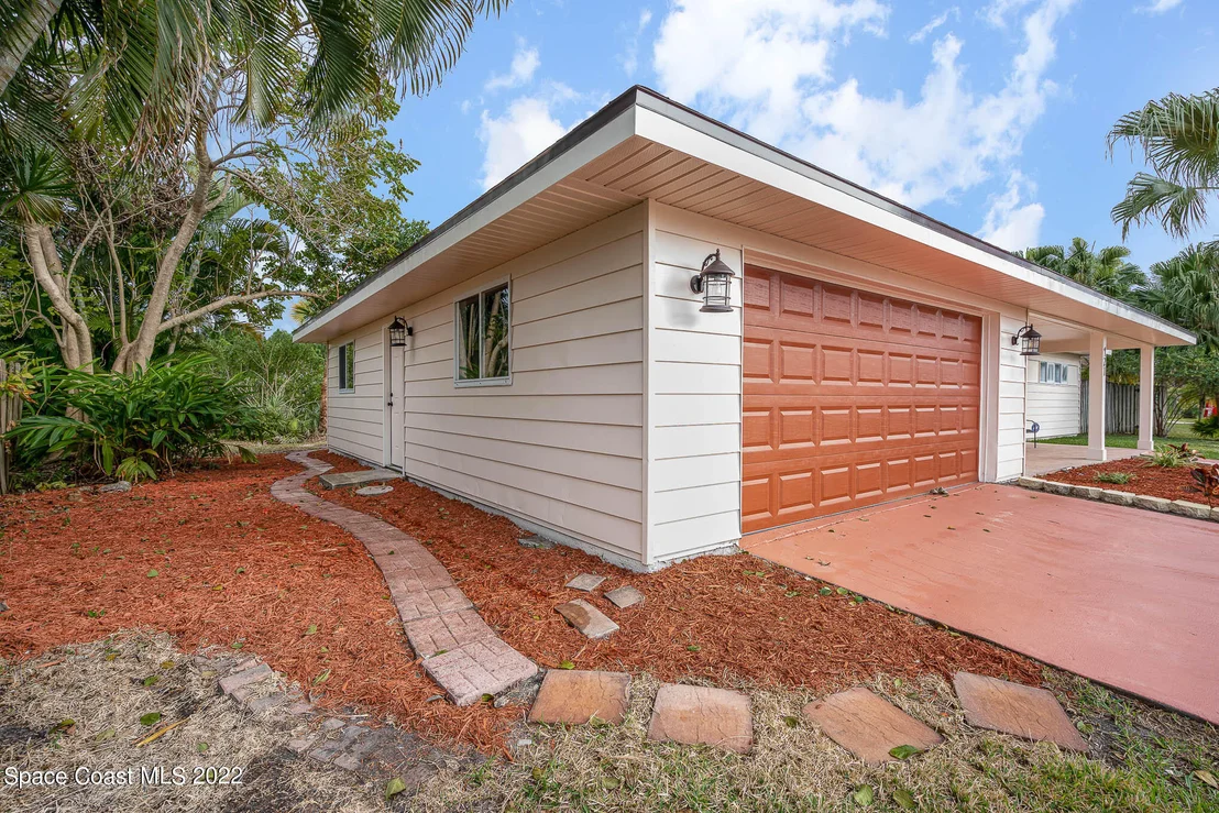Photo of 721 Pebble Beach Avenue NE