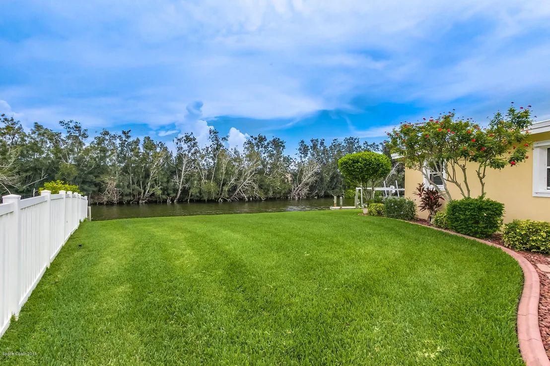 Photo of 449 Thrush Drive