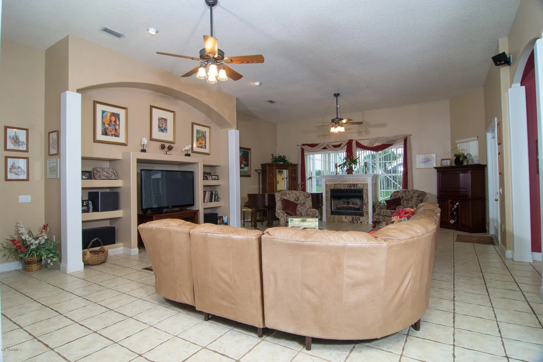 Photo of 925 Derby Lane