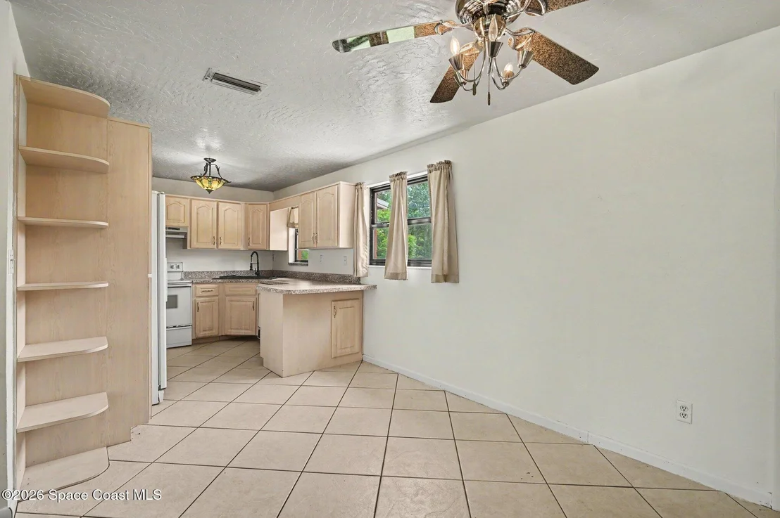 Photo of 5963 Lord Street