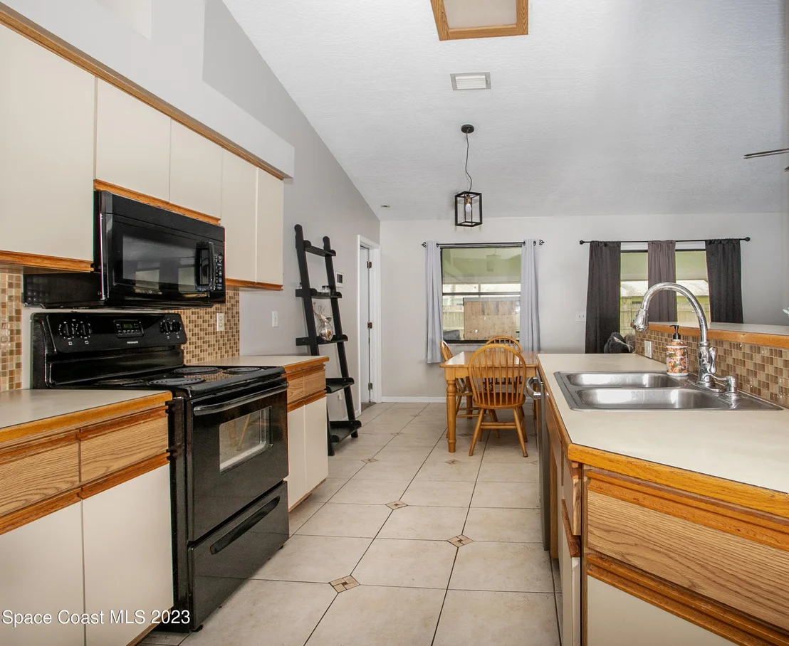 Photo of 1679 Palm Ridge Road