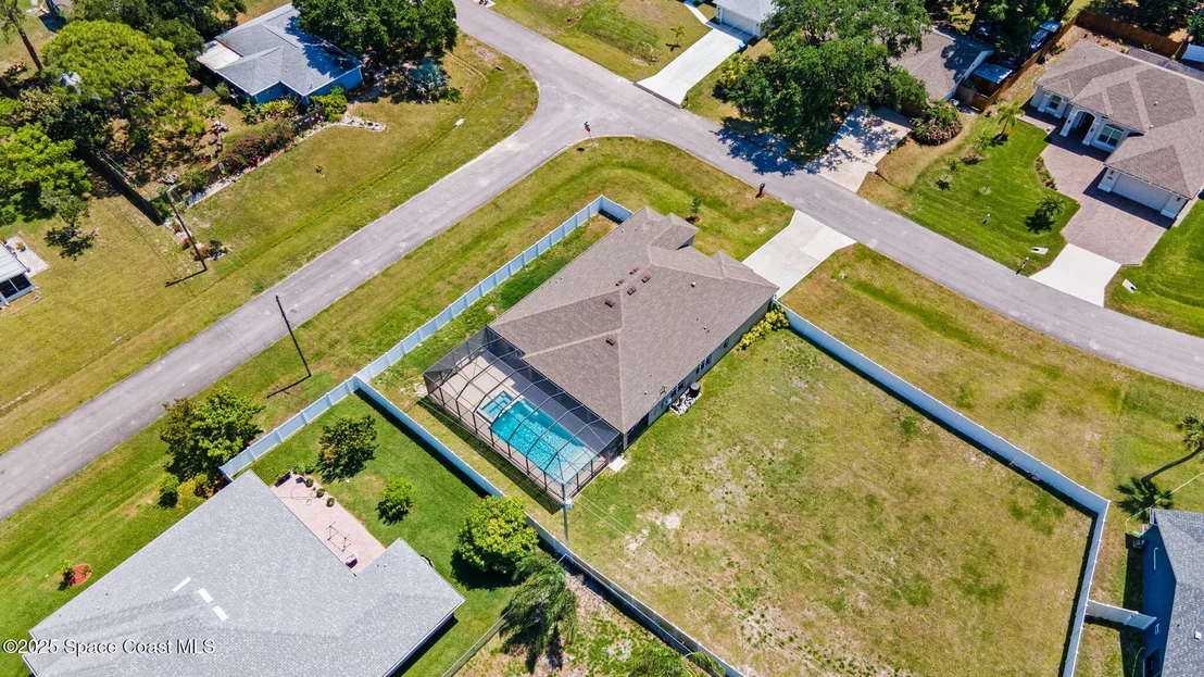 Photo of 539 Balcom Terrace SE