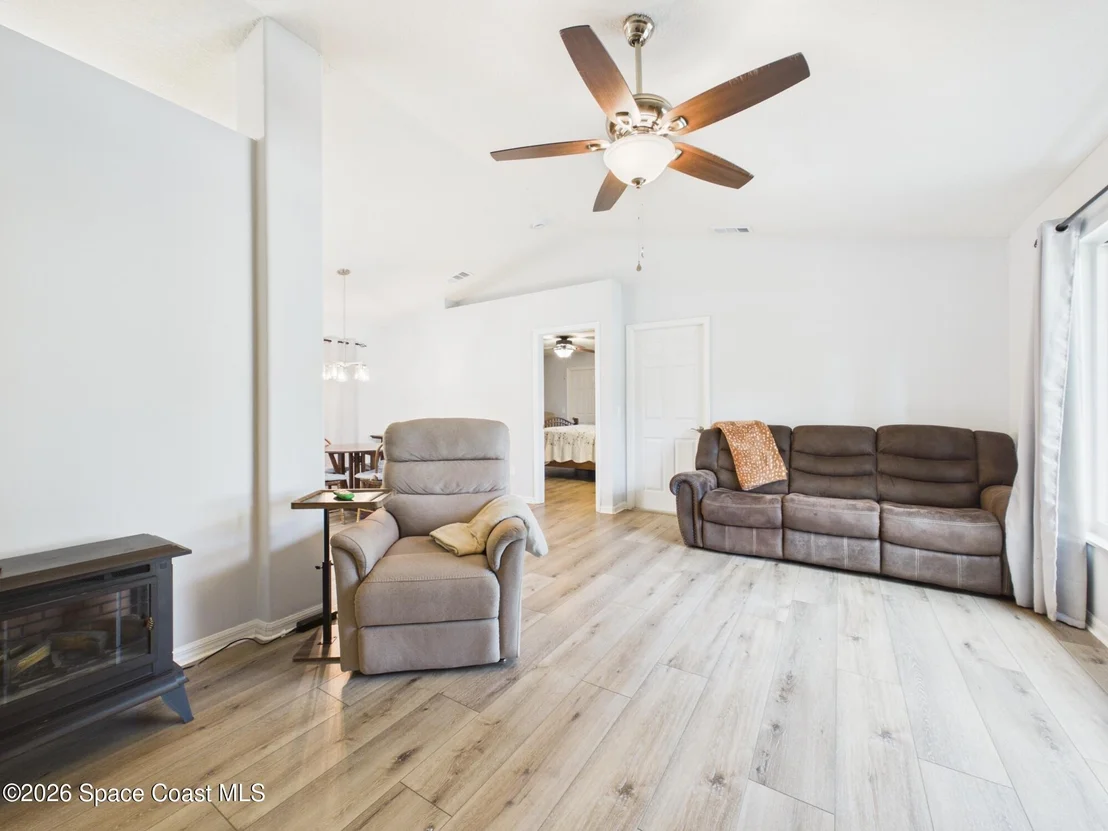 Photo of 977 Fulton Way