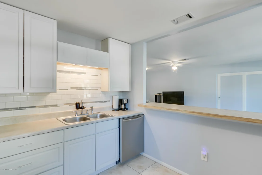 Photo of 2147 Warwick Road