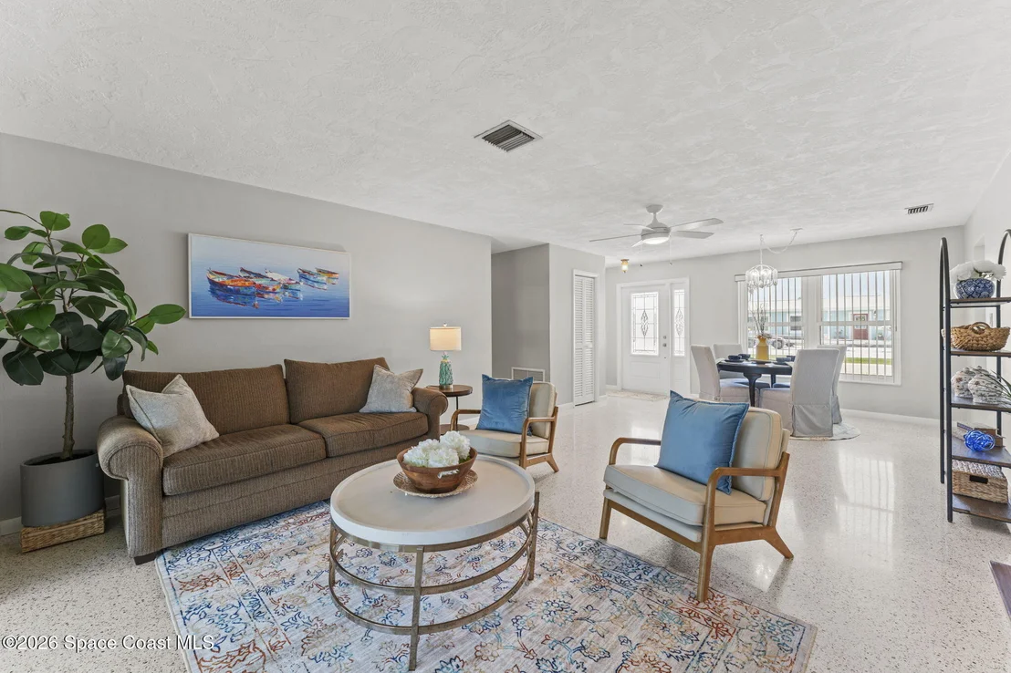 Photo of 465 Cardinal Drive