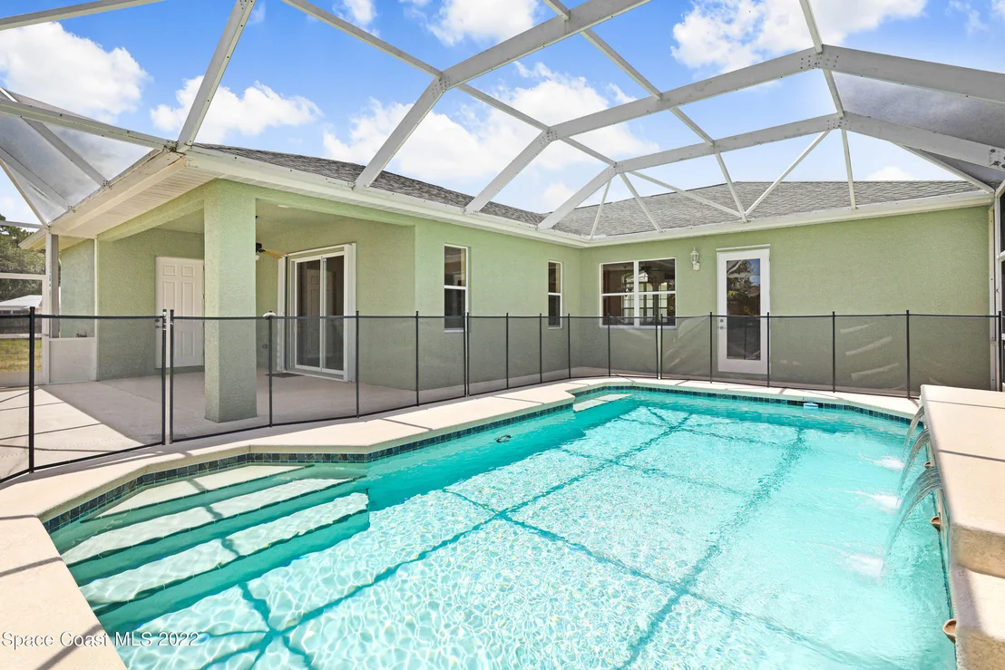 Photo of 1601 Eldron Boulevard SE