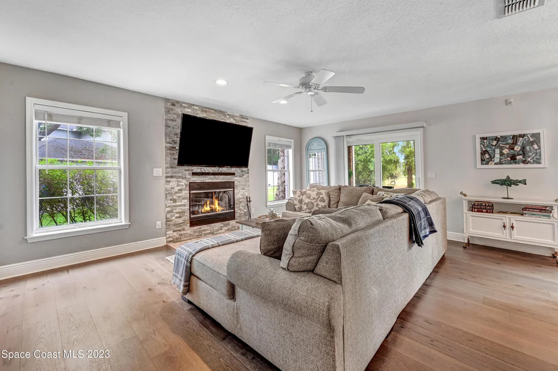 Photo of 2225 Royal Oaks Drive