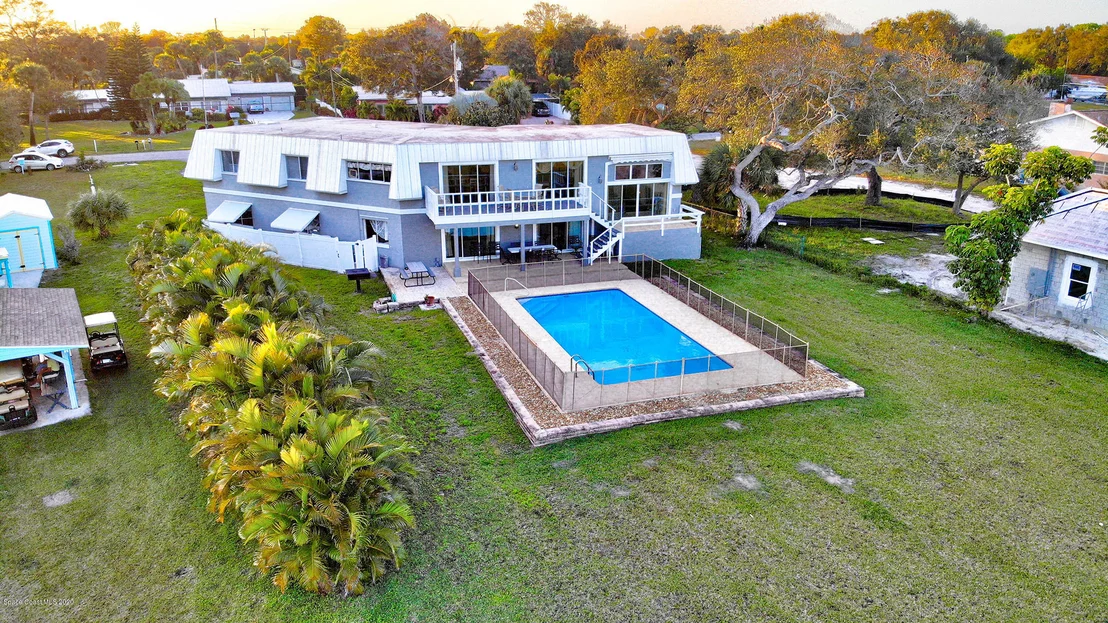 Photo of 9852 Riverview Drive