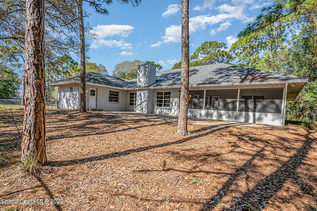 Photo of 2002 Mattison Drive NE