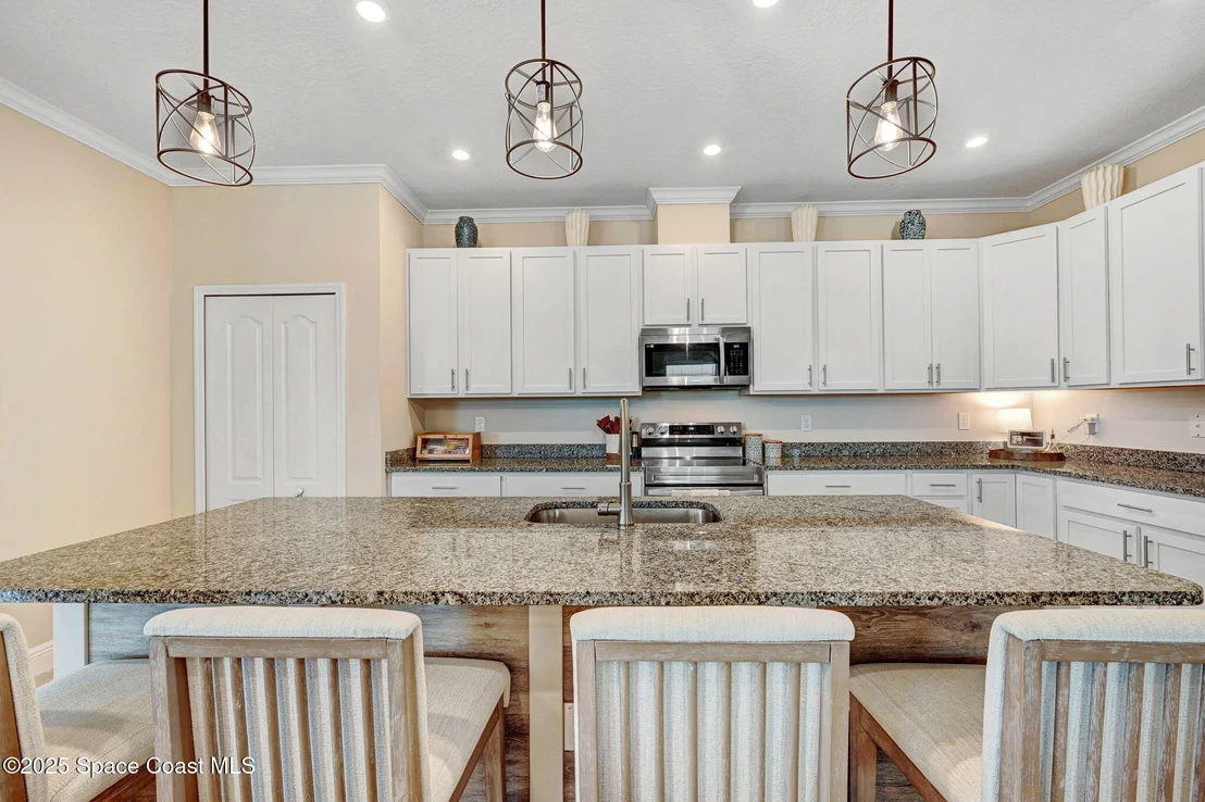 Photo of 2452 Carrick Street
