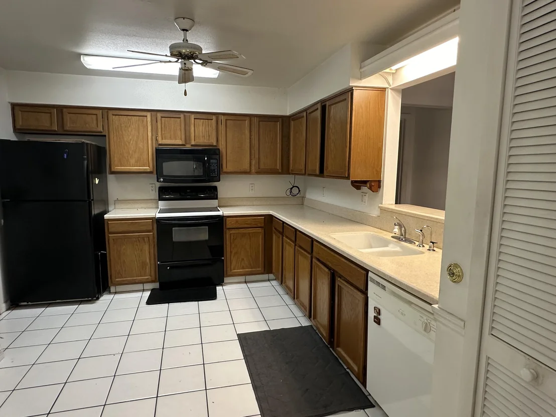Photo of 812 Pine Valley Court