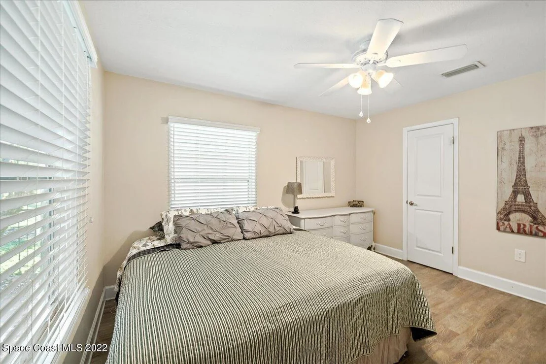 Photo of 1300 Cindy Circle NE