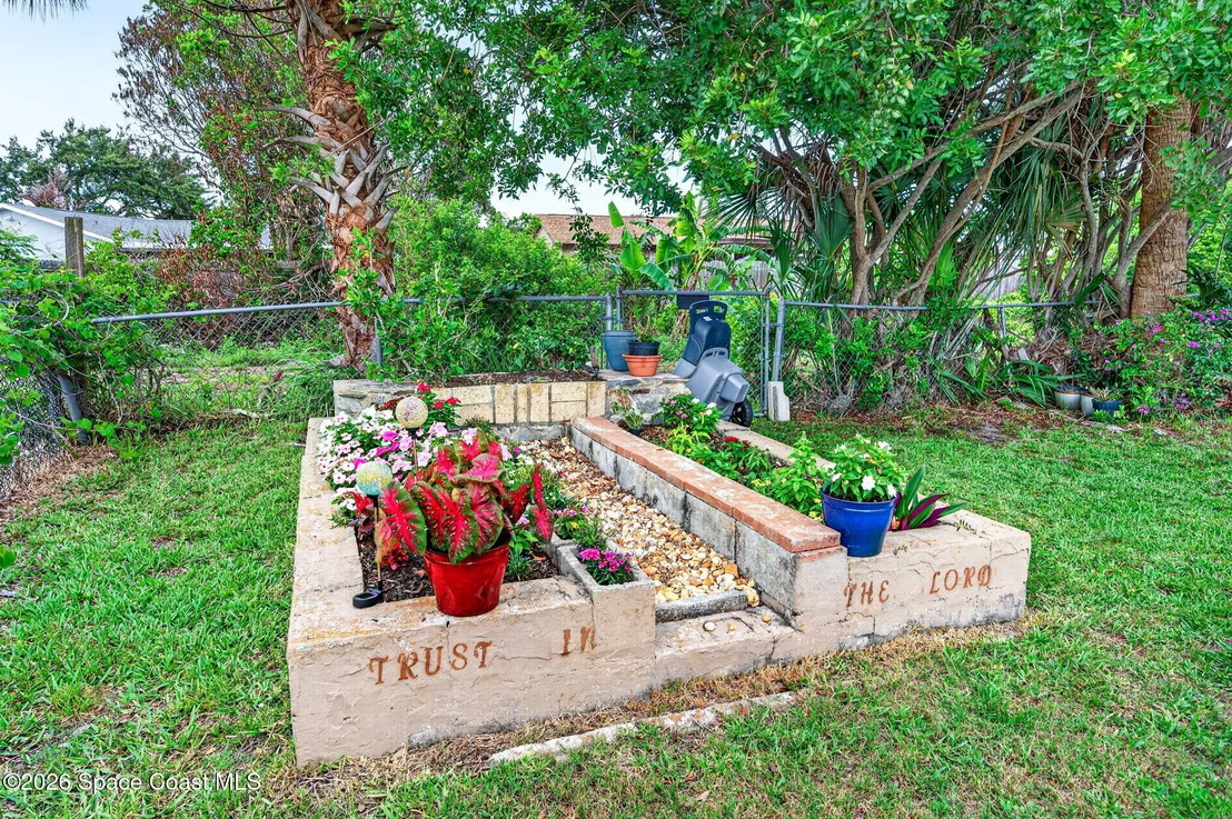 Photo of 719 Bianca Drive NE