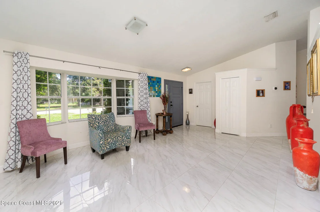 Photo of 975 Waco Boulevard SE