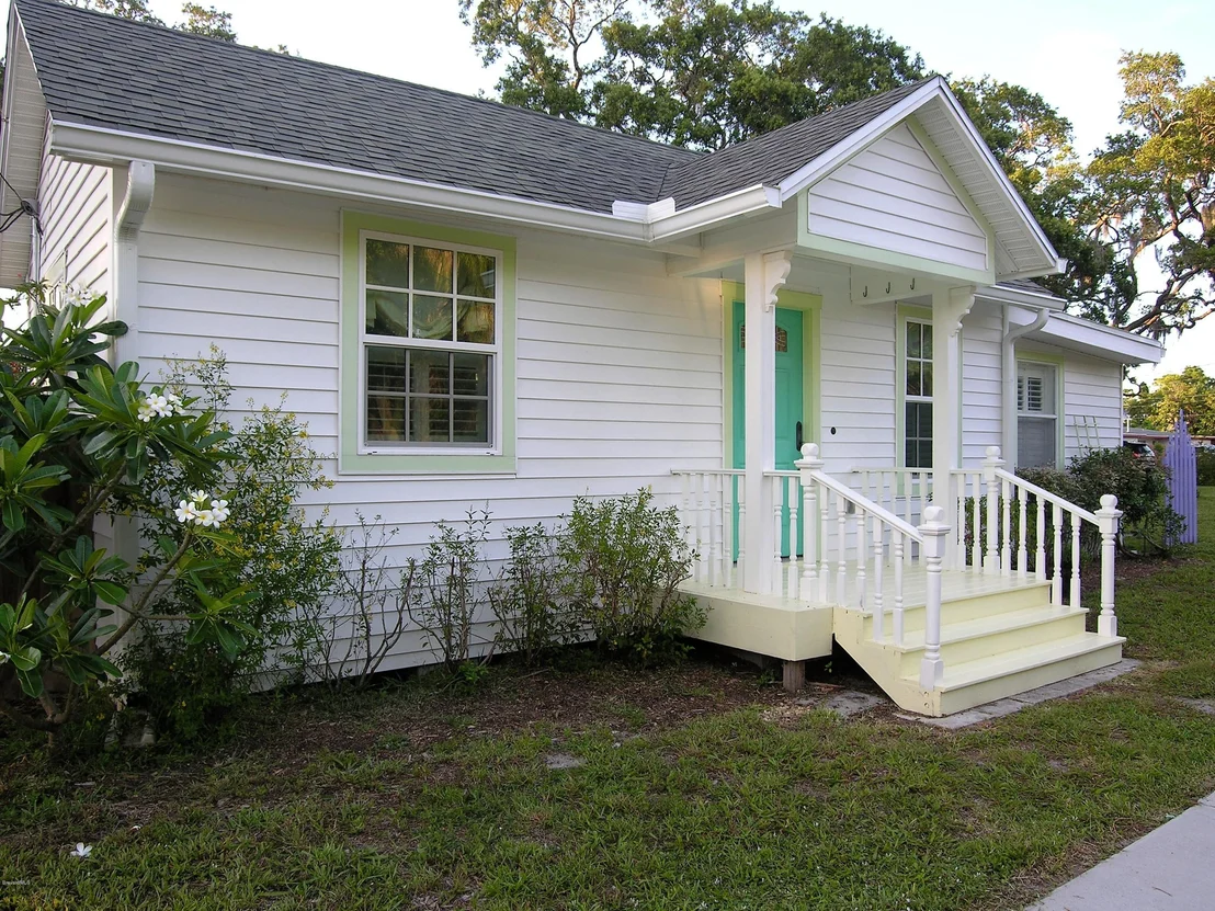 Photo of 736 Aurora Road