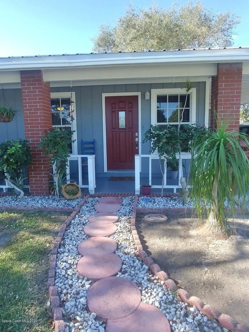 Photo of 790 Cobblestone Lane NE