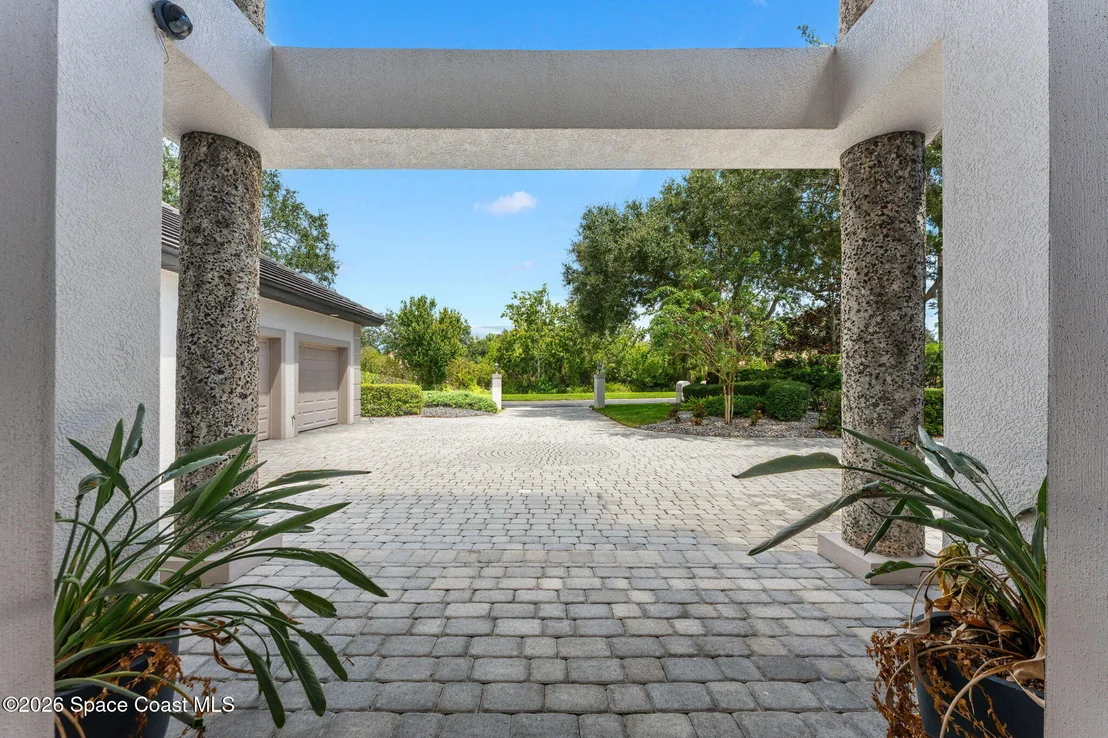 Photo of 804 Chatsworth Drive