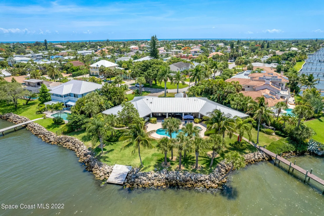 Photo of 437 River View Lane