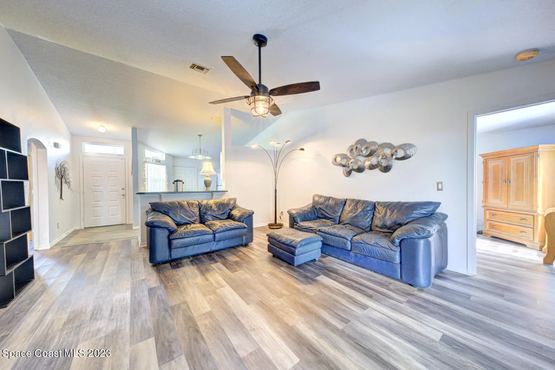 Photo of 2921 Saint James Lane