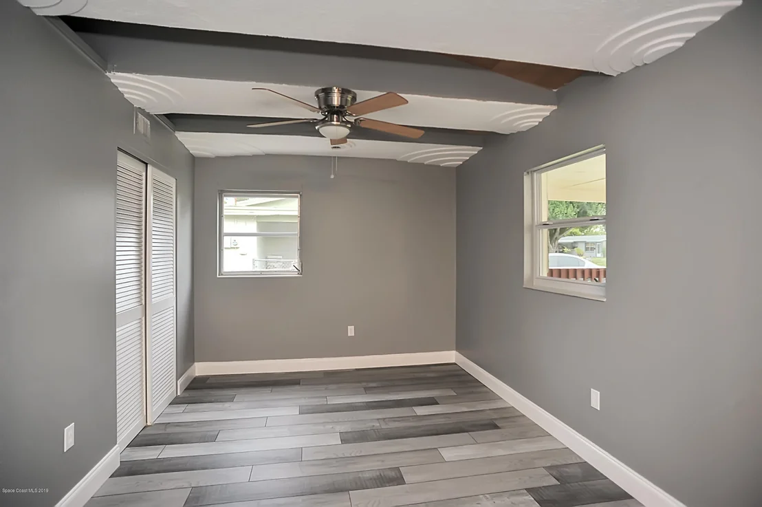 Photo of 1860 Oakwood Drive
