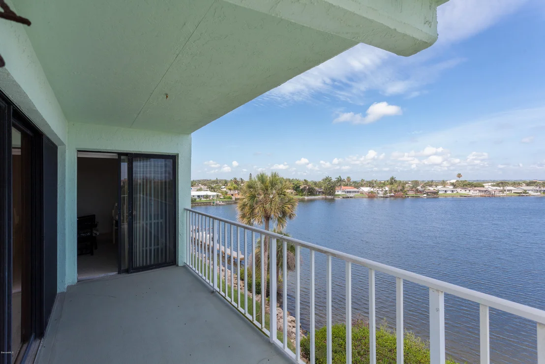 Photo of Unit 2405 at 1750 Commodore Boulevard