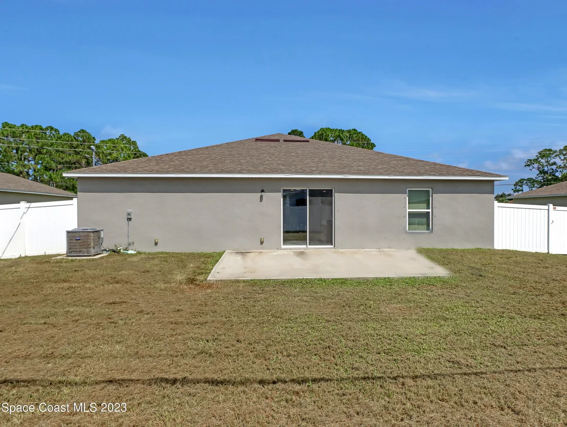 Photo of 1100 Eldron Boulevard SE
