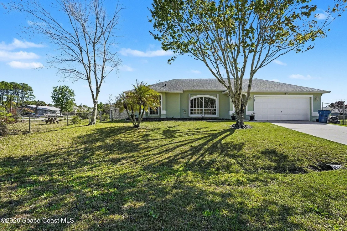 Photo of 938 Commerce Road SE