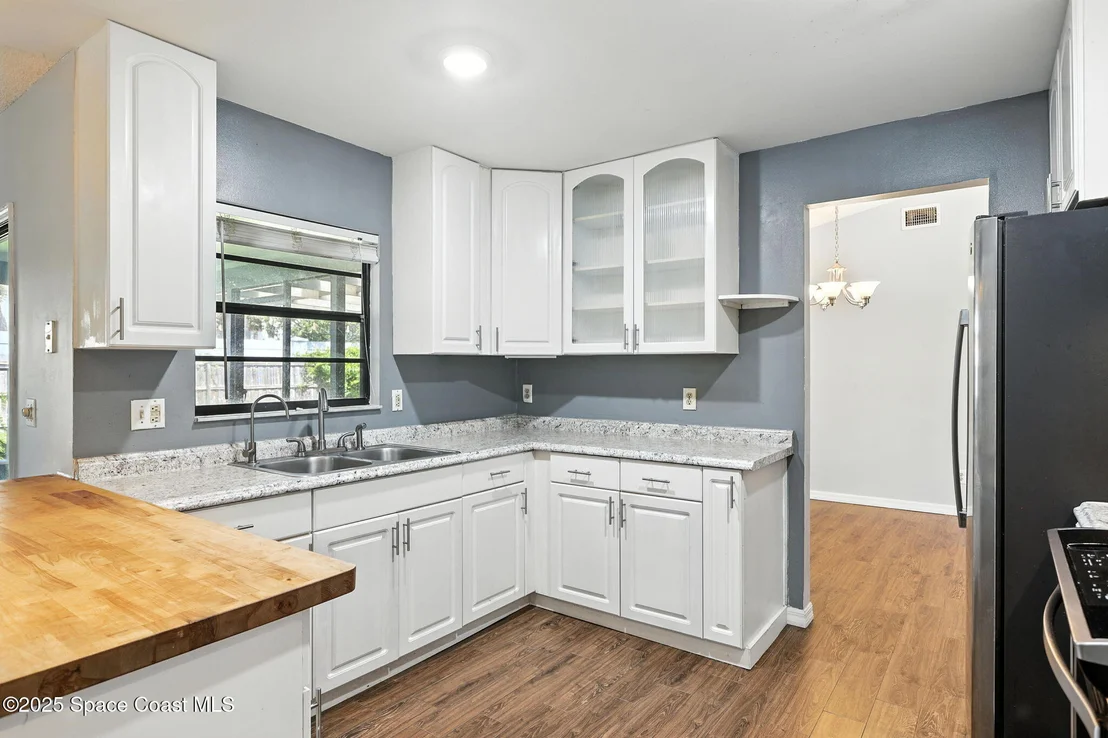 Photo of 4330 Silver Lake Drive