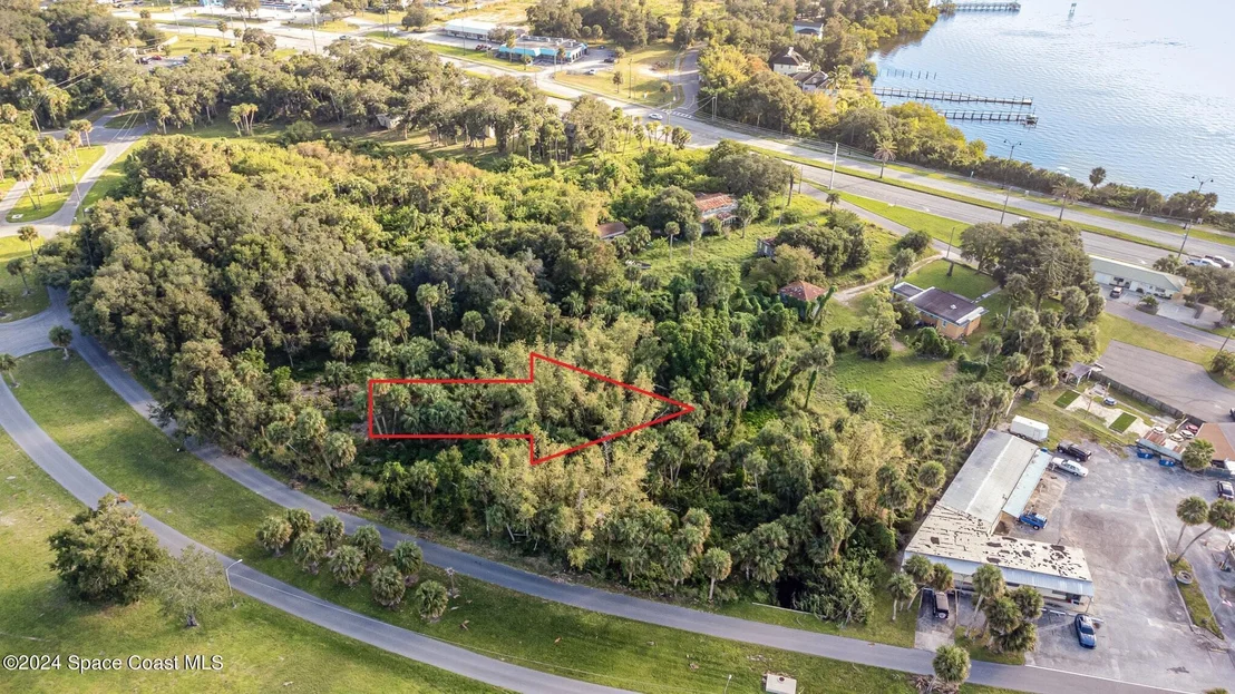 Photo of 1632 Water Drive NE