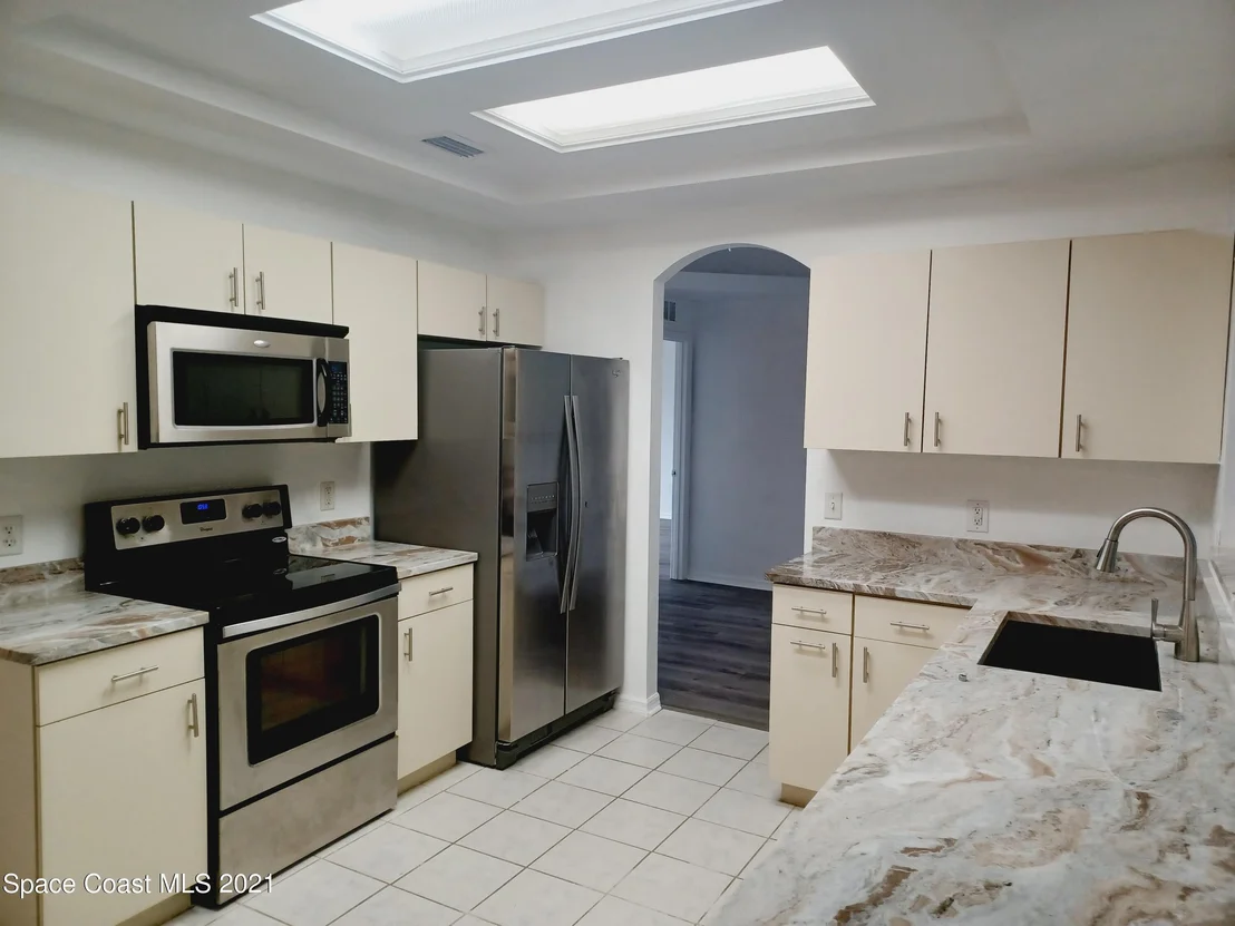 Photo of 6000 Albanene Avenue