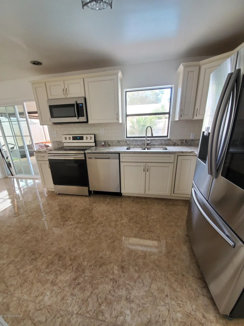 Photo of 890 Kings Post Road