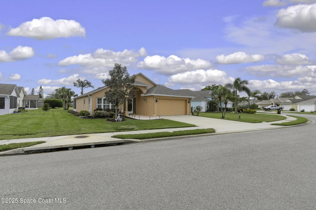 Photo of 1087 Pine Creek Circle NE